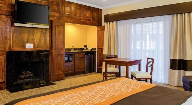 Люкс Comfort Inn Monterey Peninsula Airport