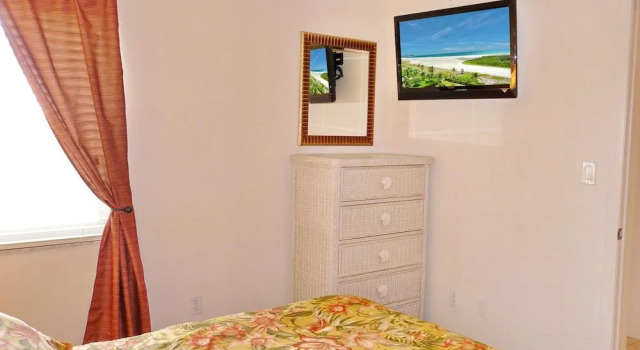 Breezy Condo With Deluxe Pool and Private Beach Access, Забронировать Отель Отели в центре Марко-Айленд, в центре, Парковка