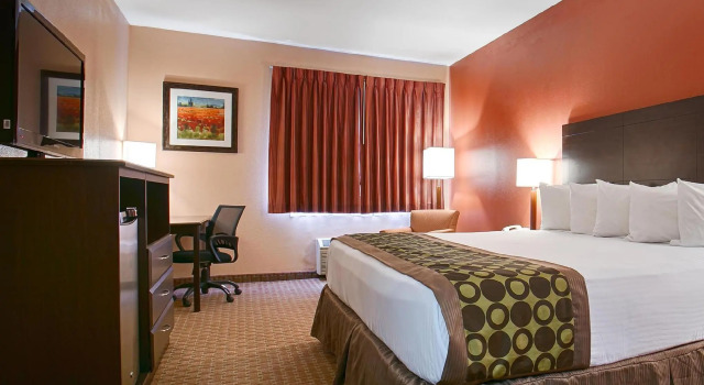 Standard Zimmer SureStay Plus Hotel by Best Western Topeka