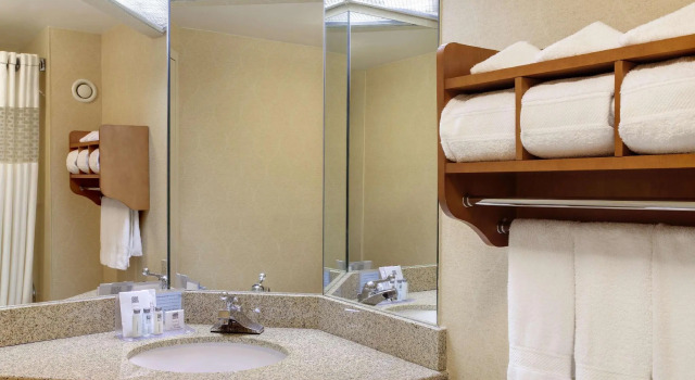 Четырёхместный номер Standard Hampton Inn Chicago-OHare International Airport