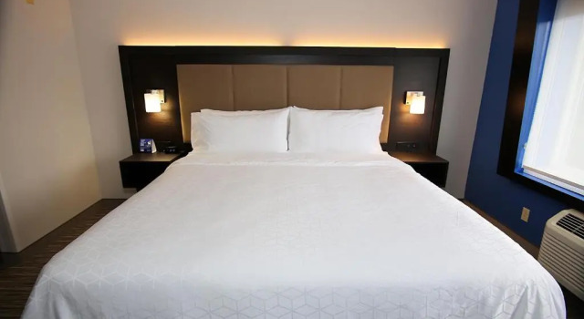 Люкс Holiday Inn Express Hotel & Suites Ashland by IHG