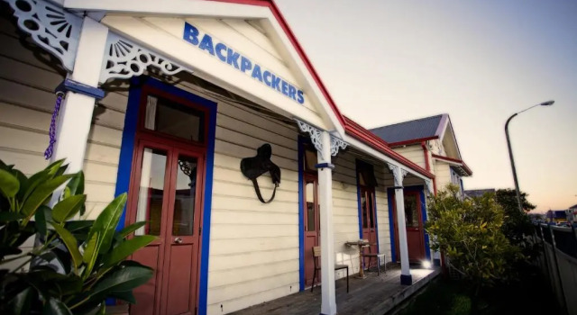 Кровать в общем номере Stables Lodge Backpackers