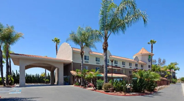 Полулюкс Holiday Inn Express Hotel & Suites San Diego-Escondido by IHG
