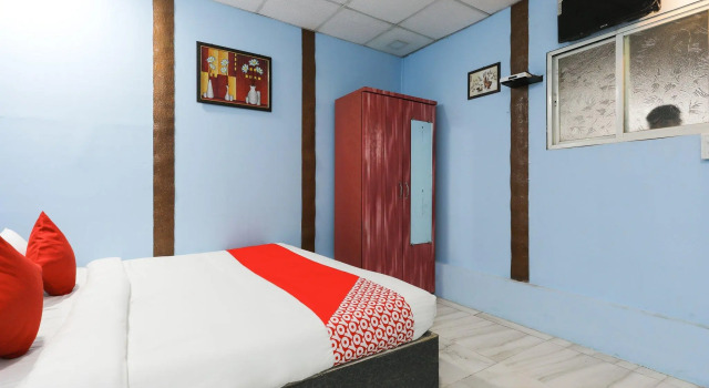 OYO 45376 Anand Milan