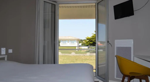 Трёхместный номер Standard с красивым видом из окна La Villa Saint Jean
