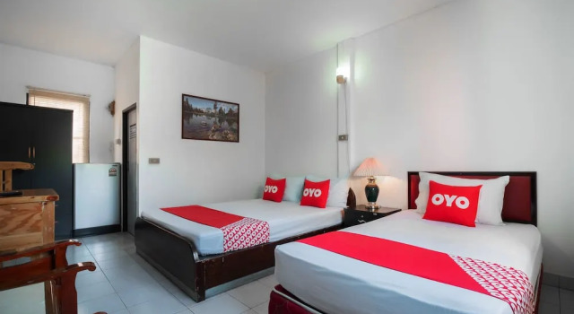Люкс Superior OYO 654 Samanmit Inn Hotel