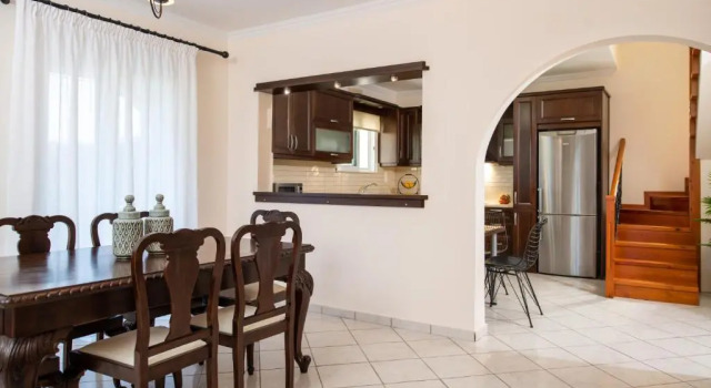 Коттедж с 3 комнатами Diogenis House