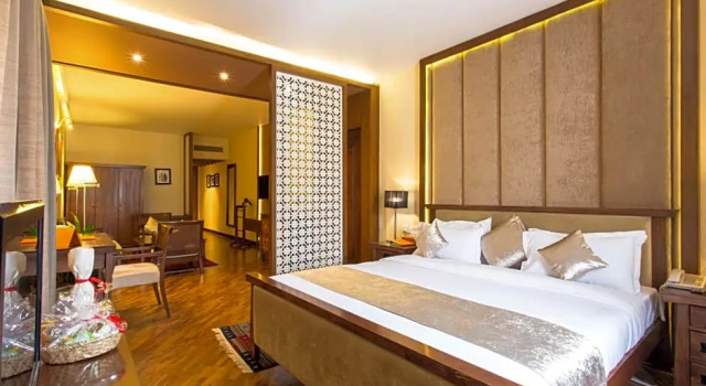 Полулюкс Shangri La Hotel