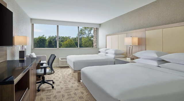Четырёхместный номер Standard Delta Hotels by Marriott Chicago Willowbrook