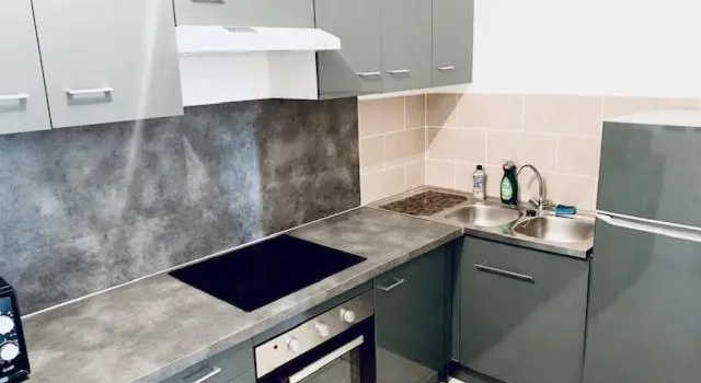 Maison 2 Chambres - Lille - 4 Pers - 300m Metro (Adults Only), Забронировать Отель Отели О-де-Франс с парковкой, Парковка