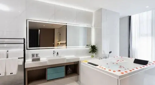 Люкс Deluxe H Hotel (Xuchang Wanda Fat Donglai Angel City)