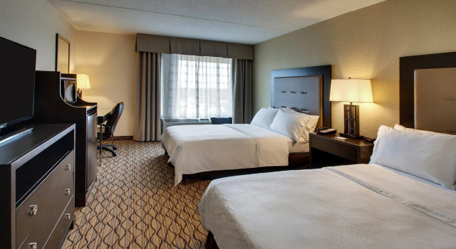 Четырёхместный номер Standard Holiday Inn Express Baltimore BWI Airport West by IHG