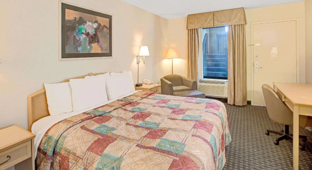 Двухместный номер Standard Days Inn by Wyndham Mooresville Lake Norman