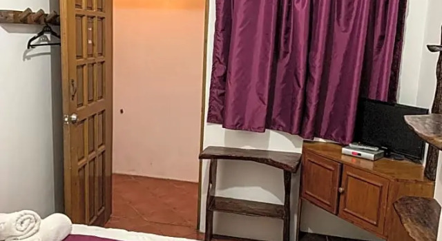 Номер Economy Harleys Pub and Hotel