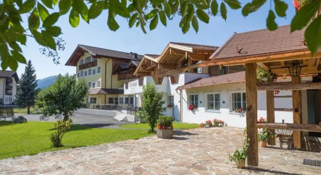 Aparthotel Paradies - Schrempfgut, Забронировать Отель Флахау 