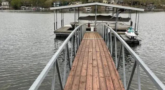Loft , boat dock, 2 bedrooms , pet friendly, Prenota Hotel Hotel a Missouri con parcheggio, Parcheggio