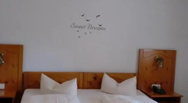 Hotel & Gästehaus Krone, Reservar Hotel Hotéis e alojamentos em Geiselwind, perto de Freizeit-Land Geiselwind, Hotel