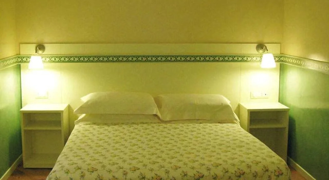 Florea Palace, Забронировать Отель Отели Навона 3 звезды, 3*