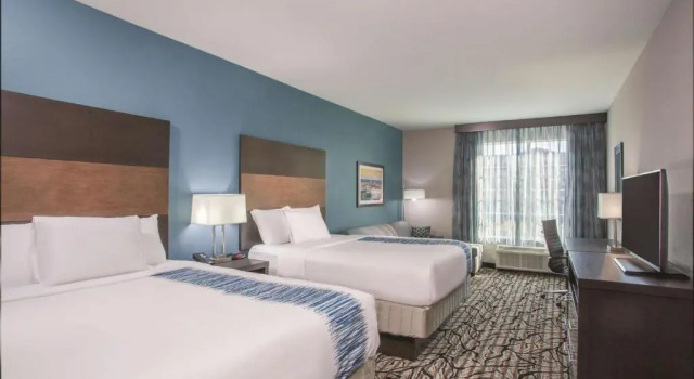Четырёхместный номер Deluxe La Quinta Inn & Suites by Wyndham Cullman