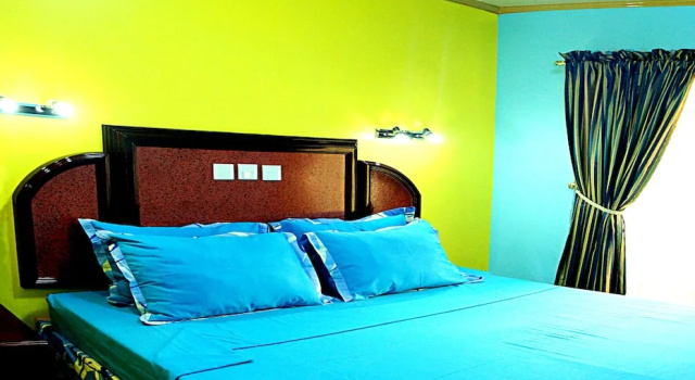 Люкс с балконом C & L Bay View Inn