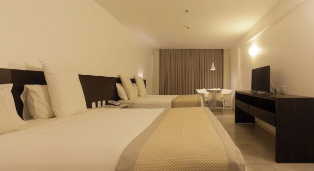 Трёхместный семейный номер Standard Ritz Suites Grand Hotel Boutique