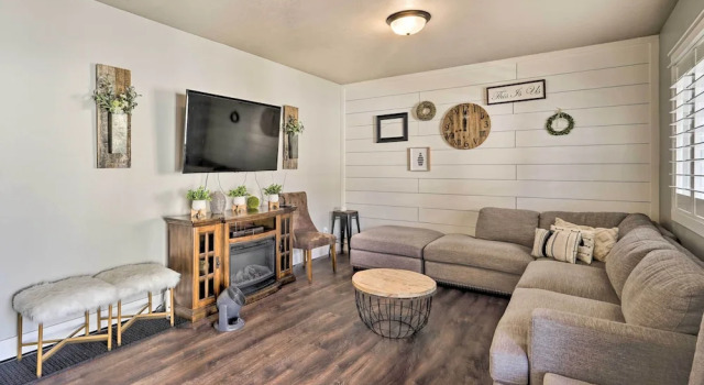 Коттедж Woods Cross Vacation Rental w/ Hot Tub