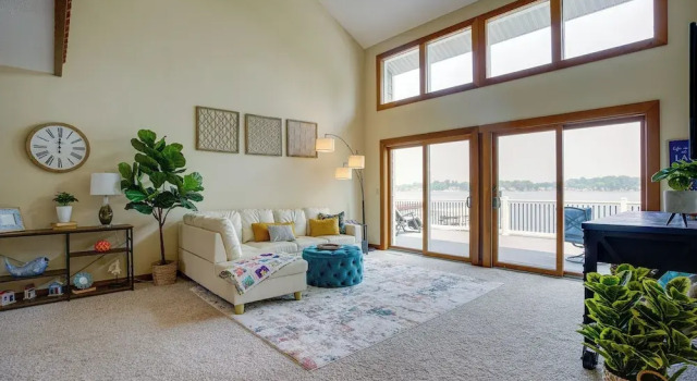 Lakefront Syracuse Home w/ Deck & Private Dock!, Reserva ahora Hotel Syracuse Indiana