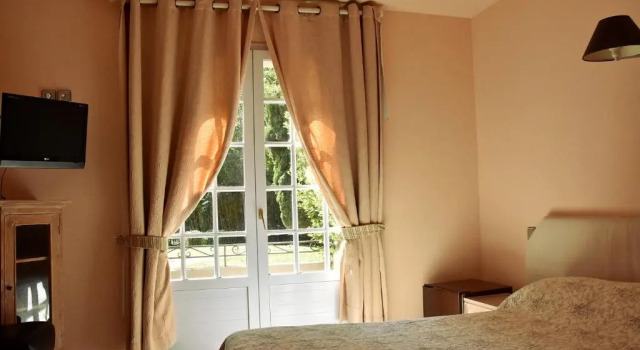 Hotel Les Mazets Des Roches, Book Hotel Tarascon ViaRhona
