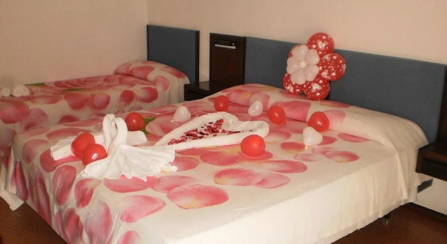 Hotel Plaza, Забронировать Отель Отели Градо-Пинета 3 звезды, 3*