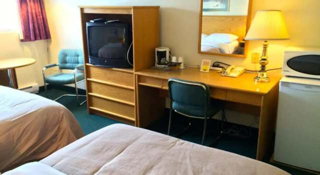 Standard Quadruple room Colonial Inn