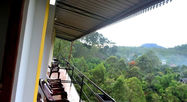 Двухместный номер Superior с балконом и с видом на горы Punsisi Resort - Adams Peak
