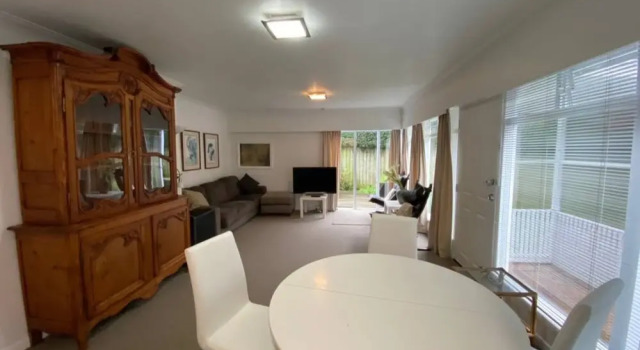 Lovely 2 Bedroom Apartment in Quiet Parnell
