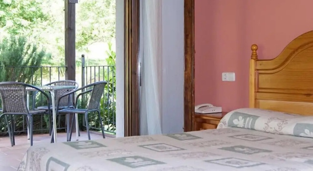 Allotjaments Colomer-Cullell, Prenota Hotel La Vall d'en Bas 