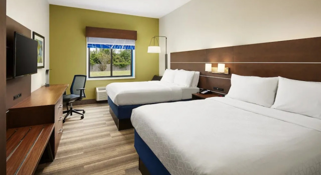 Четырёхместный номер Standard Holiday Inn Express Hotel & Suites Panama City-Tyndall by IHG