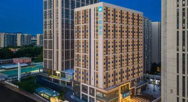 HanTing Hotel (Qingdao North Station Shengliqiao Subway Station)