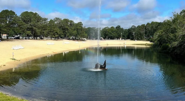 Коттедж с 2 комнатами с видом на озеро Pine Haven Campground