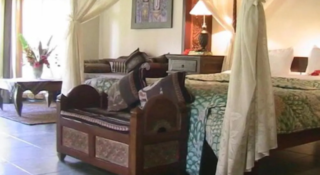 Люкс с балконом Rambutan Hotel