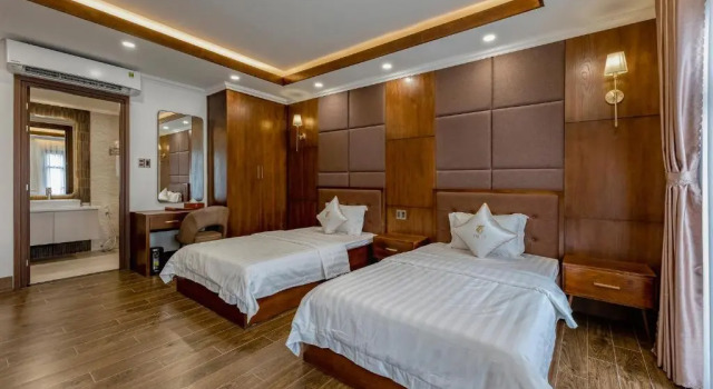 Трёхместный номер Standard с балконом Hotel Trí Lê