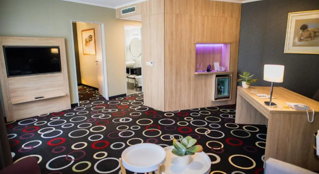 Люкс Garden Hotel Wellness és Konferencia