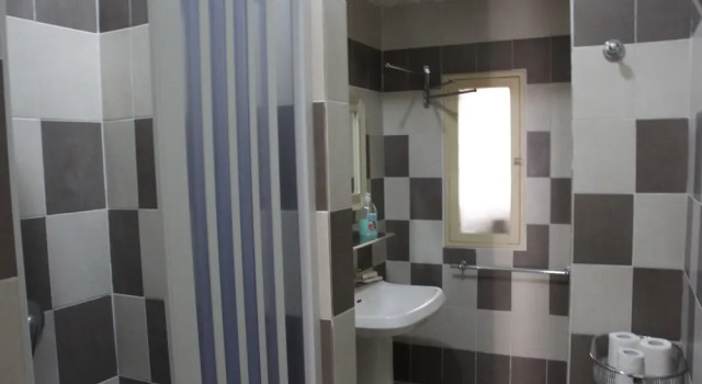 Номер Standard 1 bed in Basic 6 Bed Female Room Share Bathroom - Campus Accommodation
