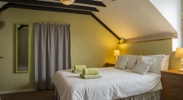 Calon Eco B&B, Rezervați Bed and Breakfast Hoteluri în Troedyraur cu parcare, Parcare