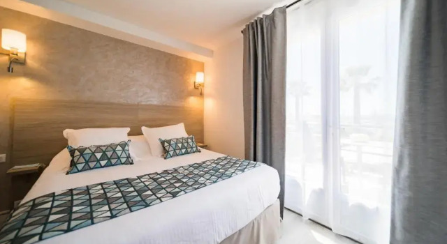 Le Rabelais, Book Hotel Hoteller i Var coast med parkering, Parkering