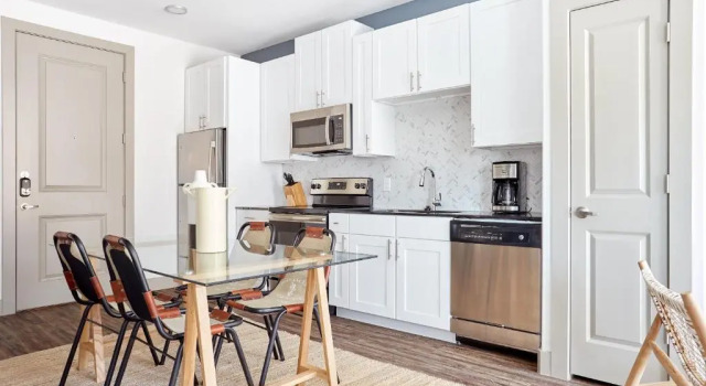 Апартаменты с балконом Sonder — East 5th