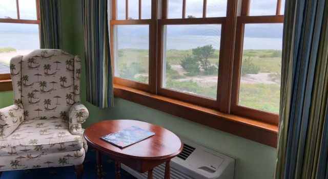 Четырёхместный номер Standard с видом на море Winstead Beach Resort