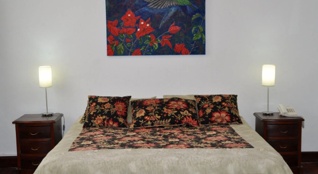 Boutique Hotel Casa Foch, Забронировать Бутик-отель La Floresta Кито, рядом с Del Arbolito Park