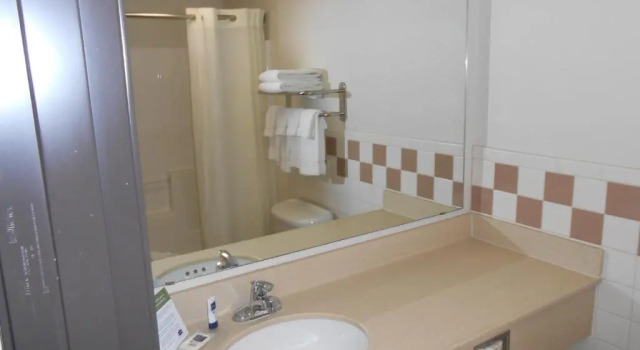 Номер Standard AmericInn by Wyndham McAlester
