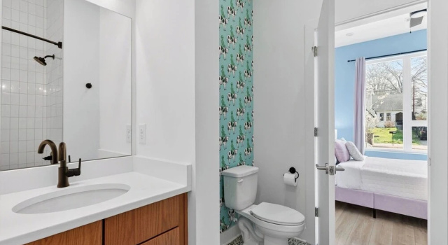Кровать в общем номере с 6 комнатами The Bloom House & Cosmic Cowgirl by Avantstay Sleeps 17 + 2 Units Gym + Rooftop + Skyline Views