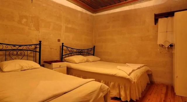 Кровать в общем номере Terrace House Hotel