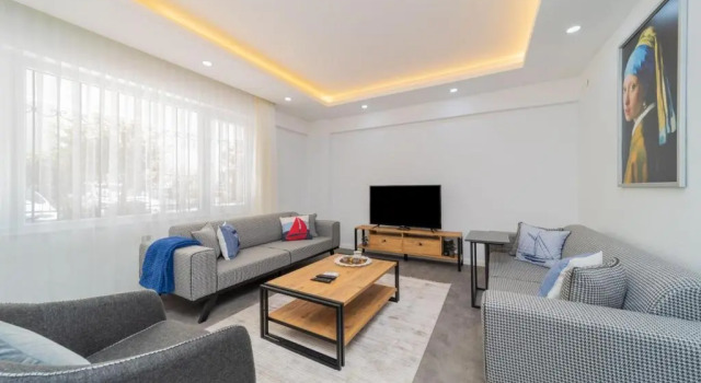 Central Located Big Spacious Flat in Muratpasa, Забронировать Отель Муратпаша 