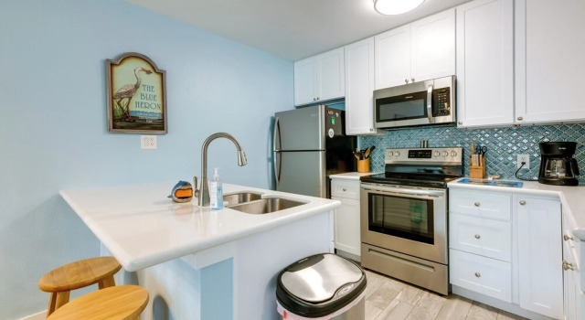 Апартаменты Waterfront Key Allegro Condo w/ Balcony & Pool